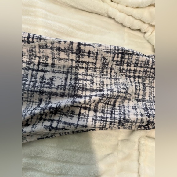 P'tula Black and White Patterned leggings - Picture 5 of 8